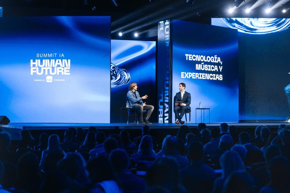 Gran escenario y público del Summit IA Human Future 2026